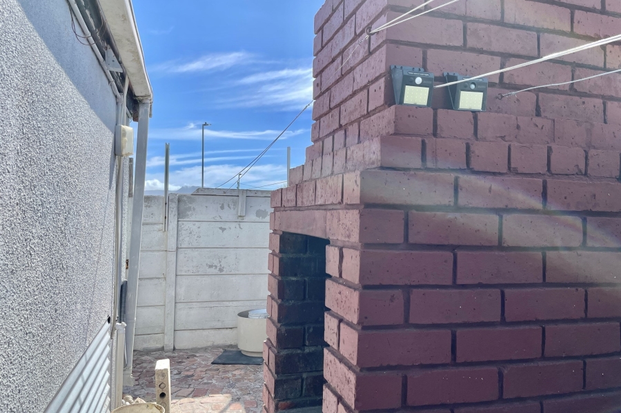 6 Bedroom Property for Sale in Strandfontein Western Cape